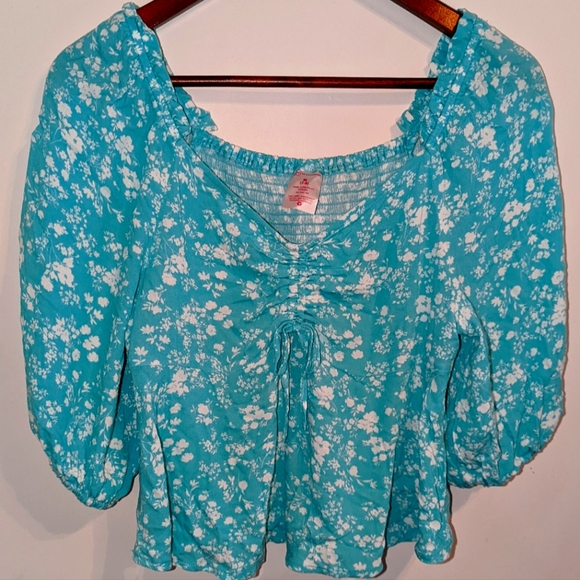 No Boundaries Tops - Blue flower Crop top